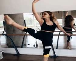 The actress is a fitness freak that's why she looks so dashing in her fifties.